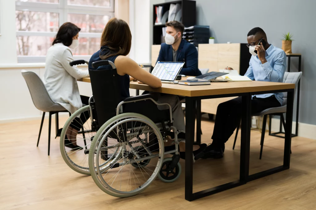 Travailleurs handicapés : obligations d'aménagement de poste et prévention des risques
