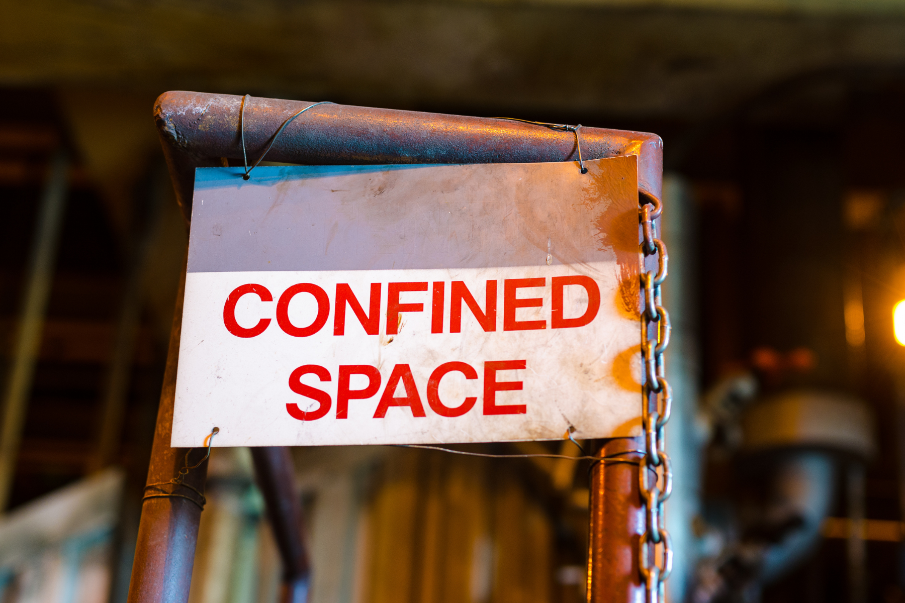 Espaces confinés : obligations, autorisation de travail et prévention